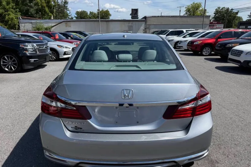 2017 Honda Accord EX photo 1