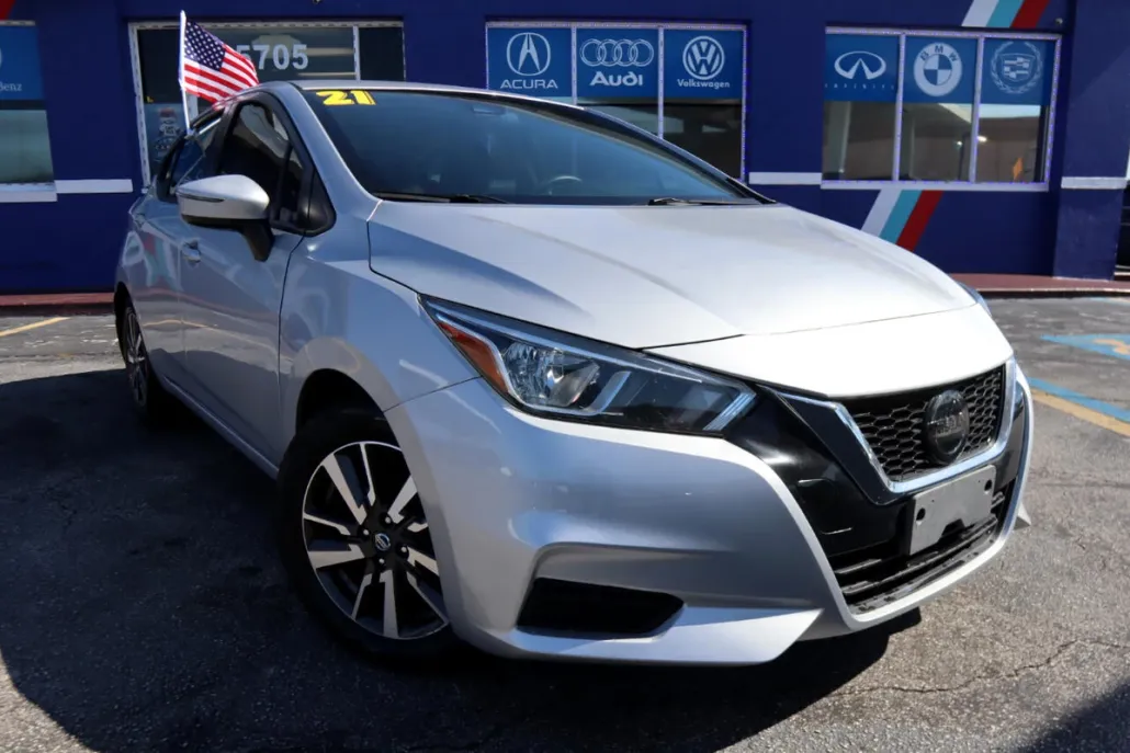 2021 Nissan Versa SV photo 1