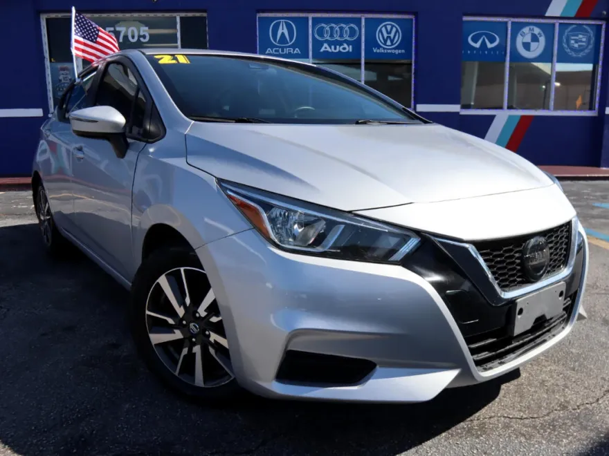 2021 Nissan Versa SV photo 1