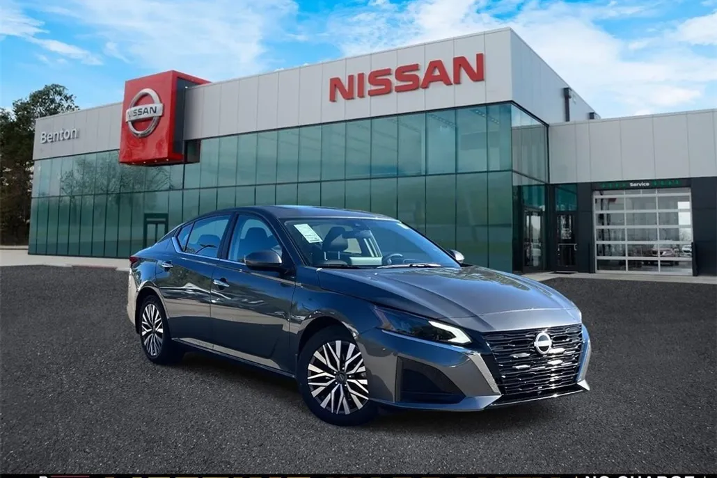 2025 Nissan Altima SV photo 1