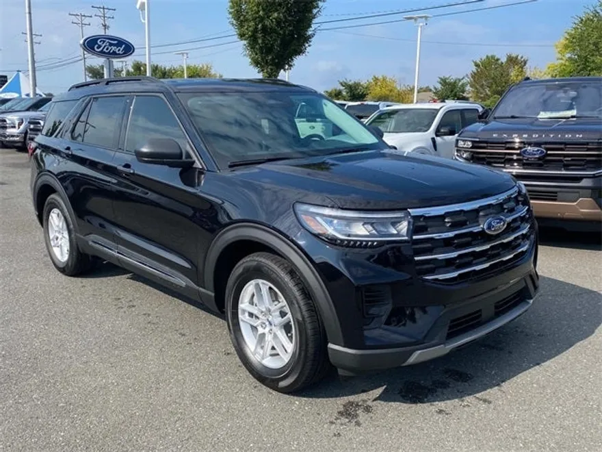 2025 Ford Explorer photo 1