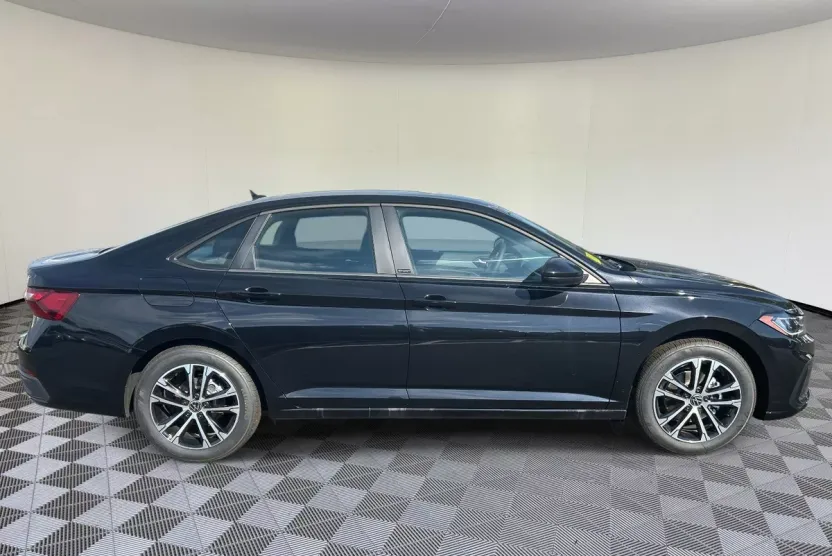 2025 Volkswagen Jetta 1.5T Sport photo 1