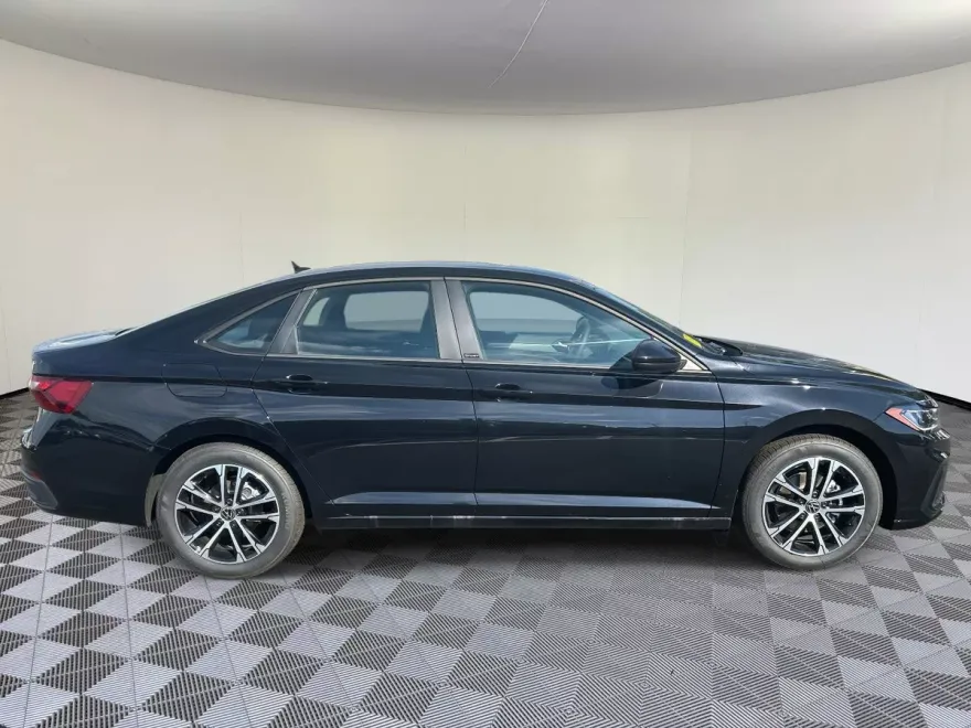2025 Volkswagen Jetta 1.5T Sport photo 1