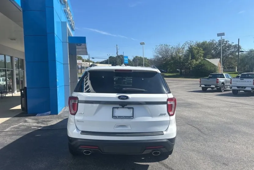 2018 Ford Explorer XLT photo 1