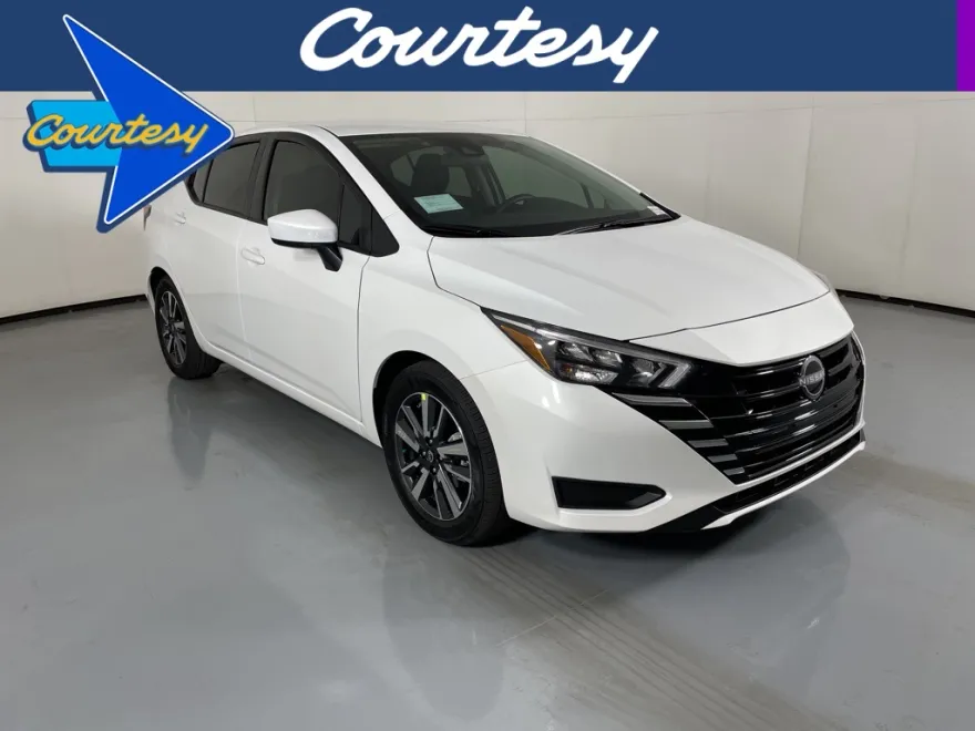 2025 Nissan Versa SV photo 1