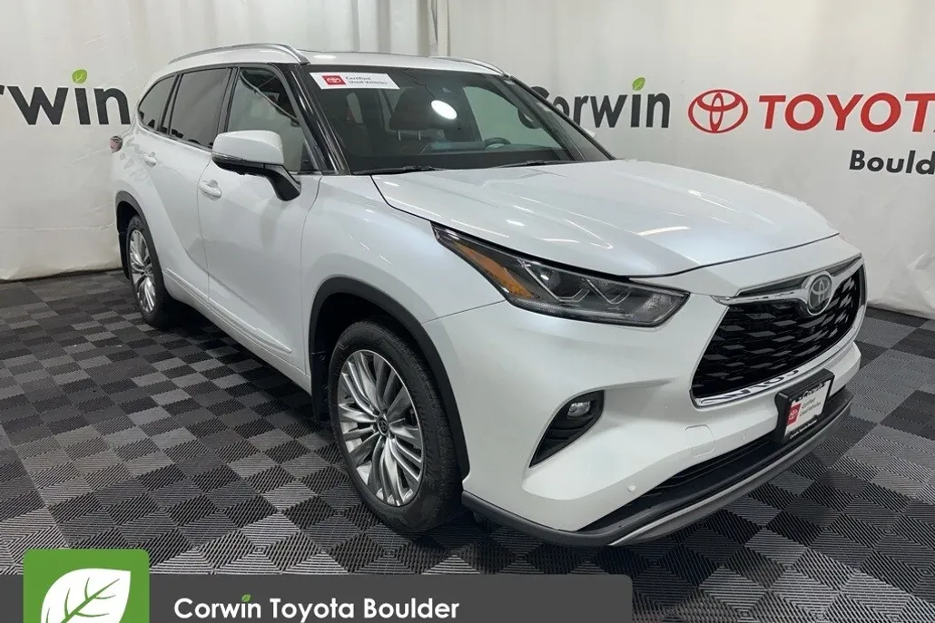 2025 Toyota Highlander Platinum photo 1
