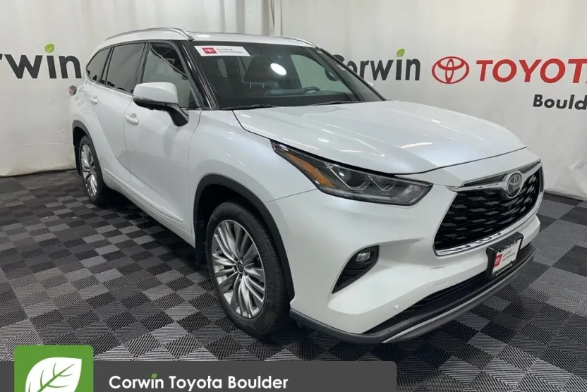 2025 Toyota Highlander Platinum photo 1