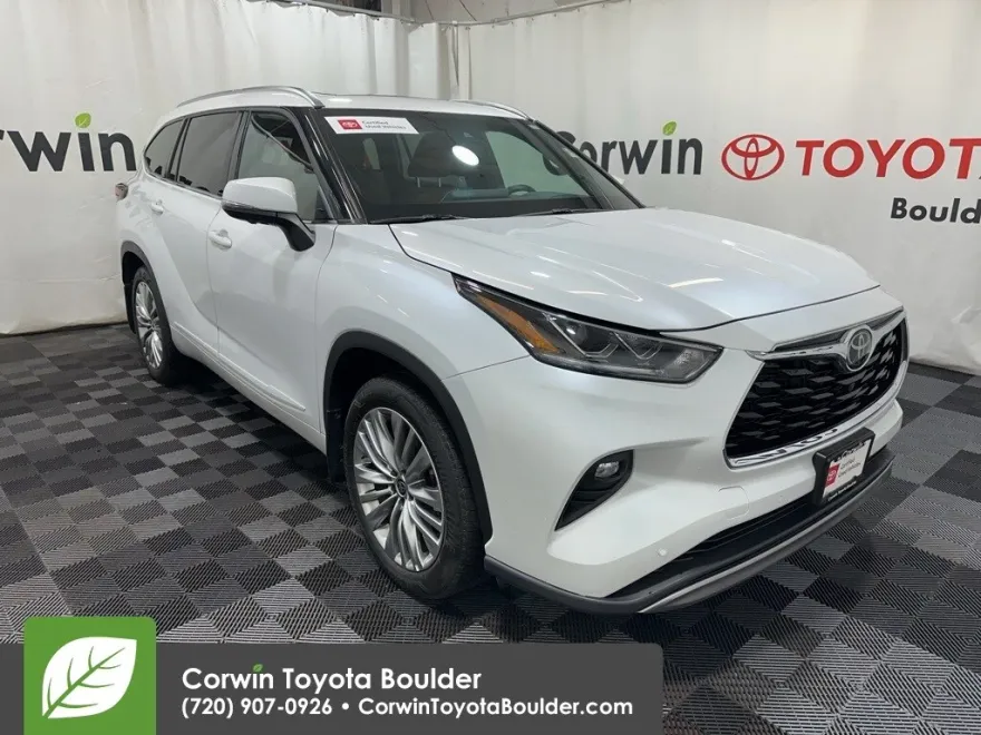 2025 Toyota Highlander Platinum photo 1