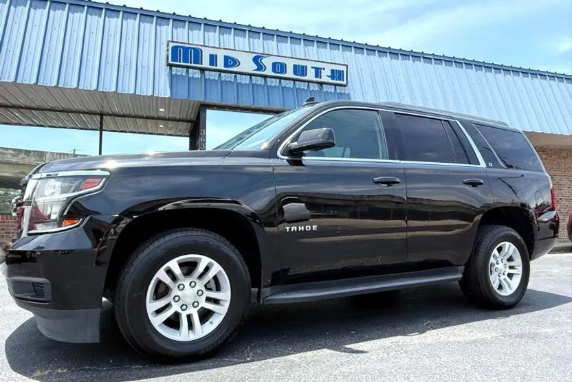 2017 Chevrolet Tahoe LT photo 1