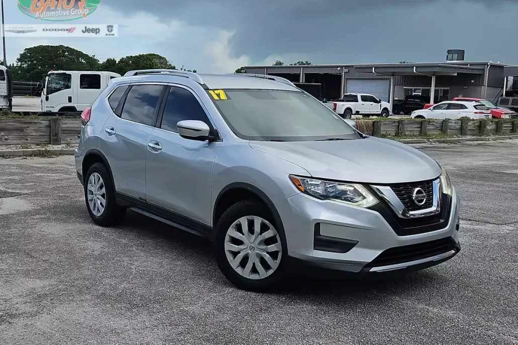 2017 Nissan Rogue S photo 1