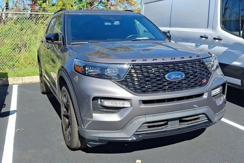 2022 Ford Explorer ST photo 1