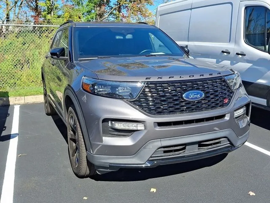 2022 Ford Explorer ST photo 1