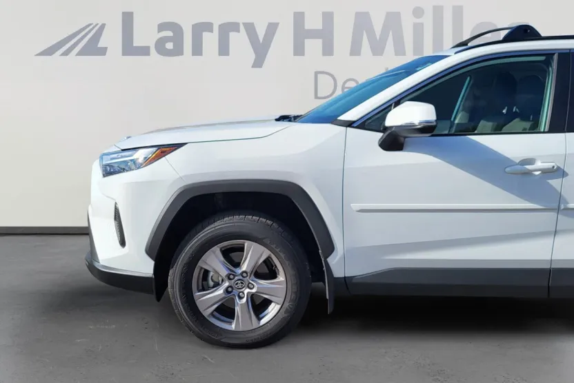 2025 Toyota RAV4 XLE photo 1