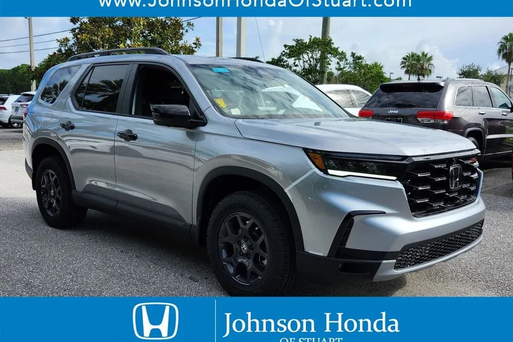 2025 Honda Pilot TrailSport photo 1