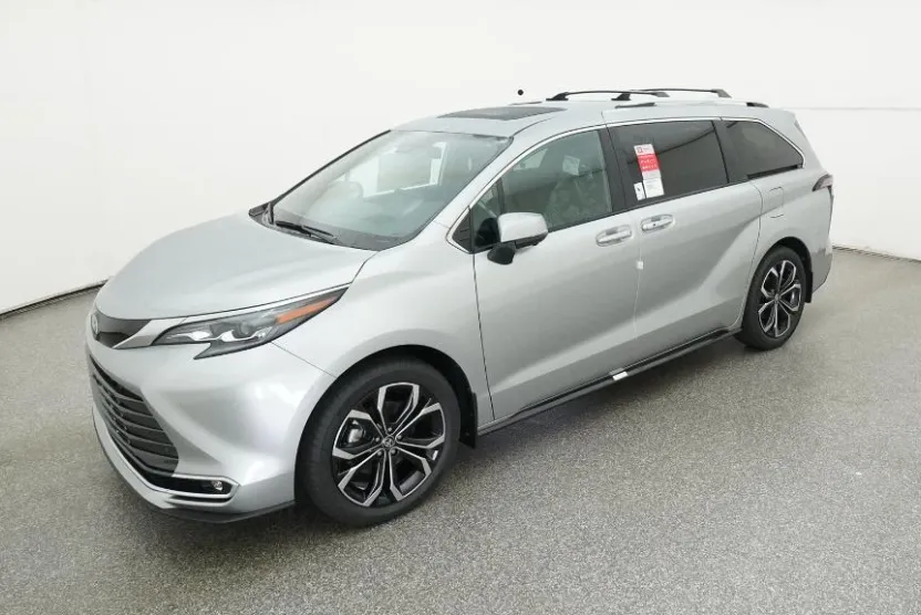 2025 Toyota Sienna Platinum photo 1