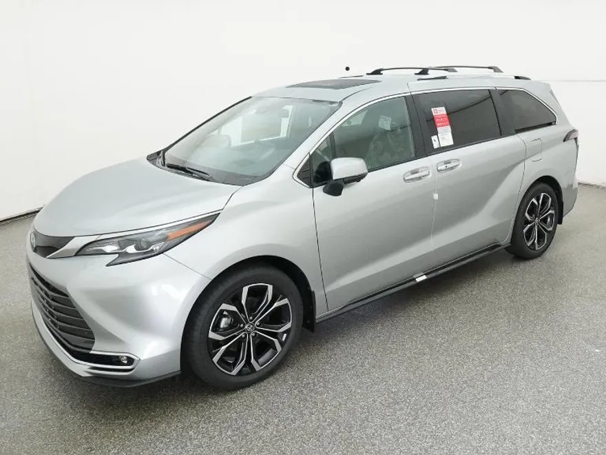 2025 Toyota Sienna Platinum photo 1