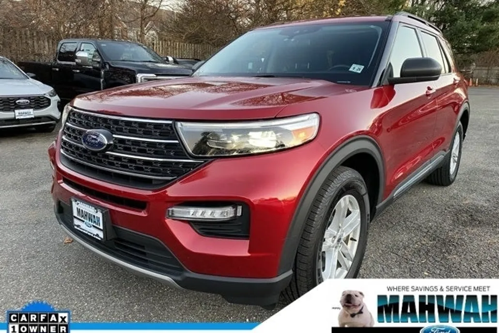 2021 Ford Explorer XLT photo 1