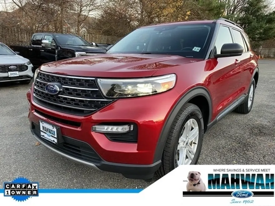 2021 Ford Explorer XLT photo 1