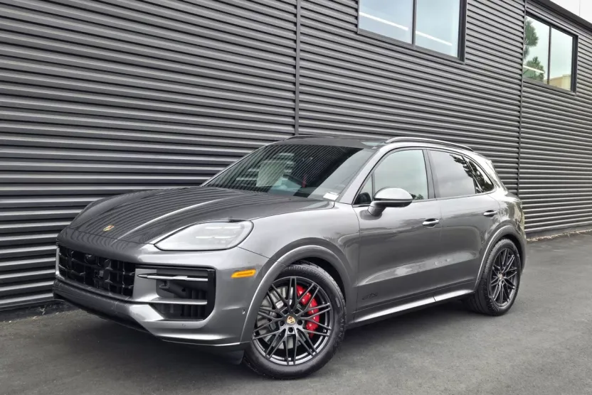 2026 Porsche Cayenne GTS photo 1
