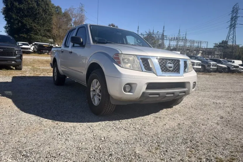 2015 Nissan Frontier SV photo 1