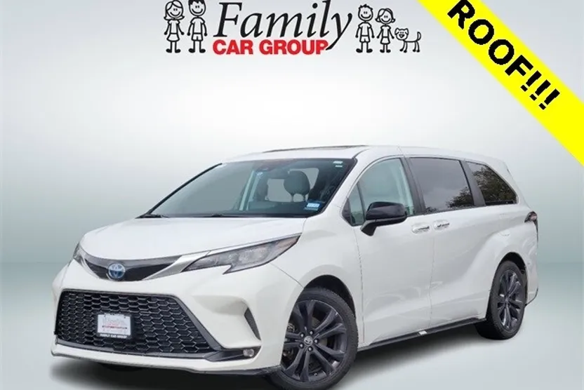 2023 Toyota Sienna XSE photo 1