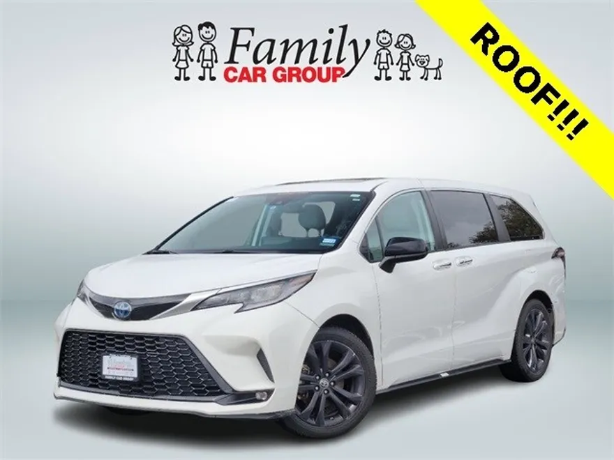 2023 Toyota Sienna XSE photo 1