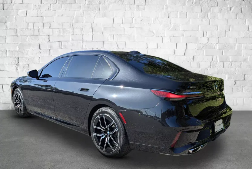 2023 Bmw 760i photo 1