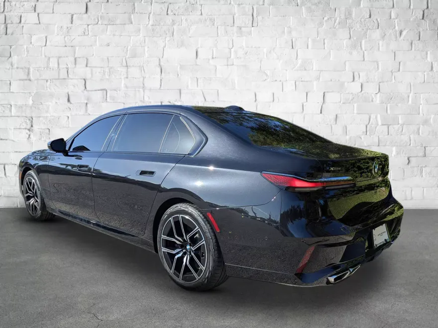 2023 Bmw 760i photo 1