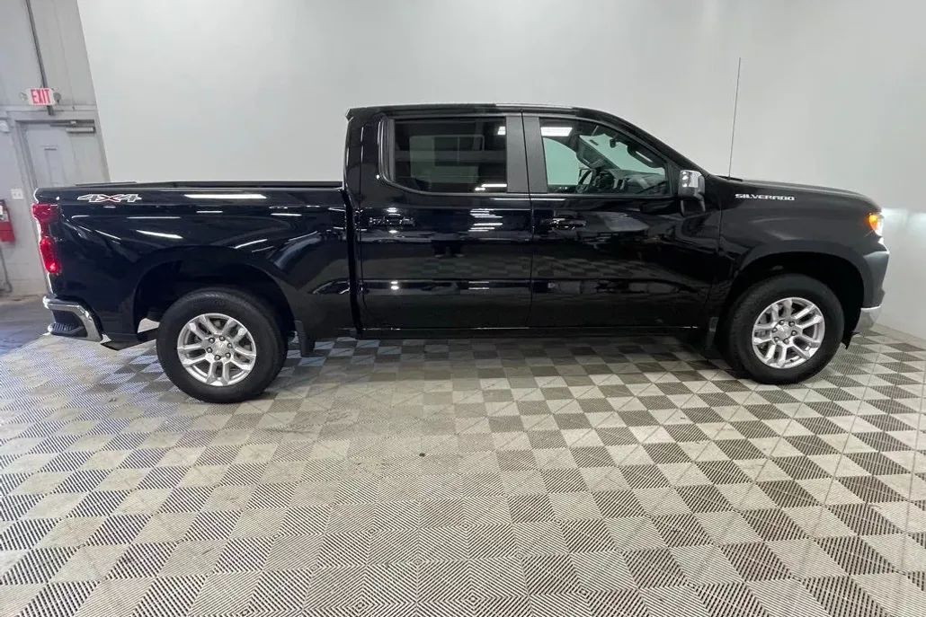 2024 Chevrolet Silverado 1500 LT photo 1