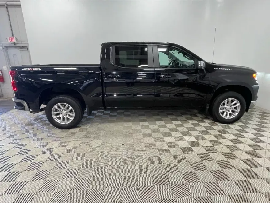 2024 Chevrolet Silverado 1500 LT photo 1