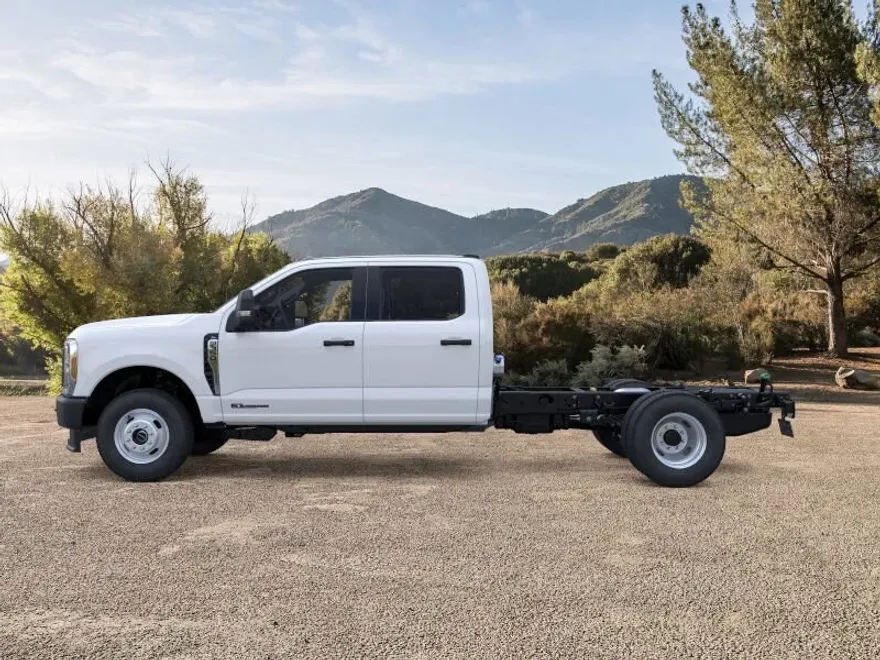 2025 Ford F-350 photo 1