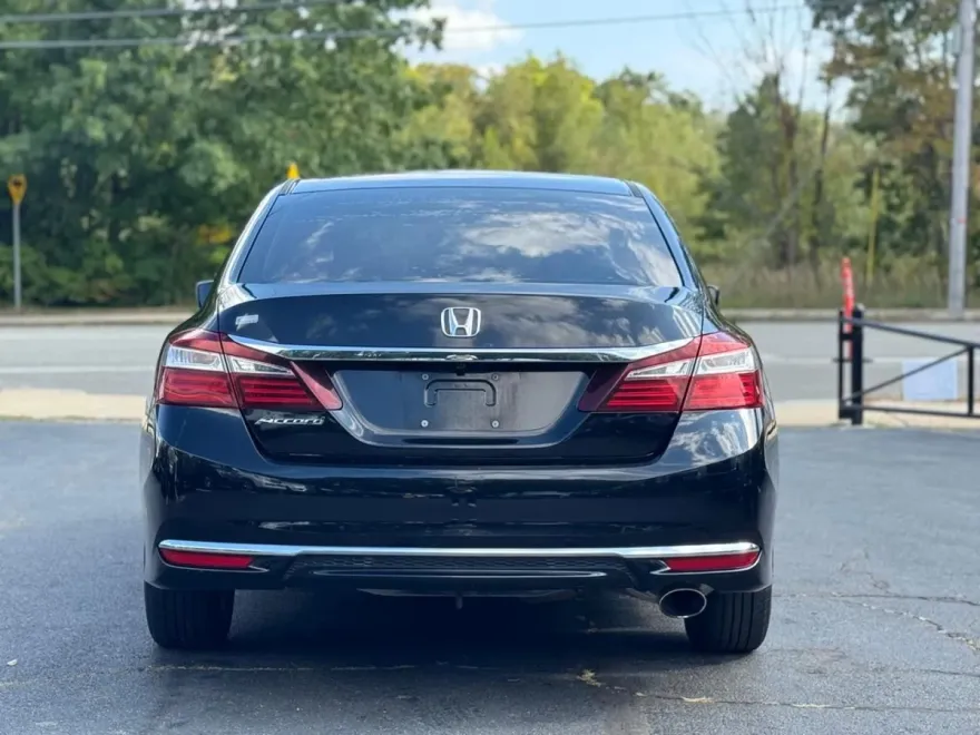 2016 Honda Accord LX photo 1