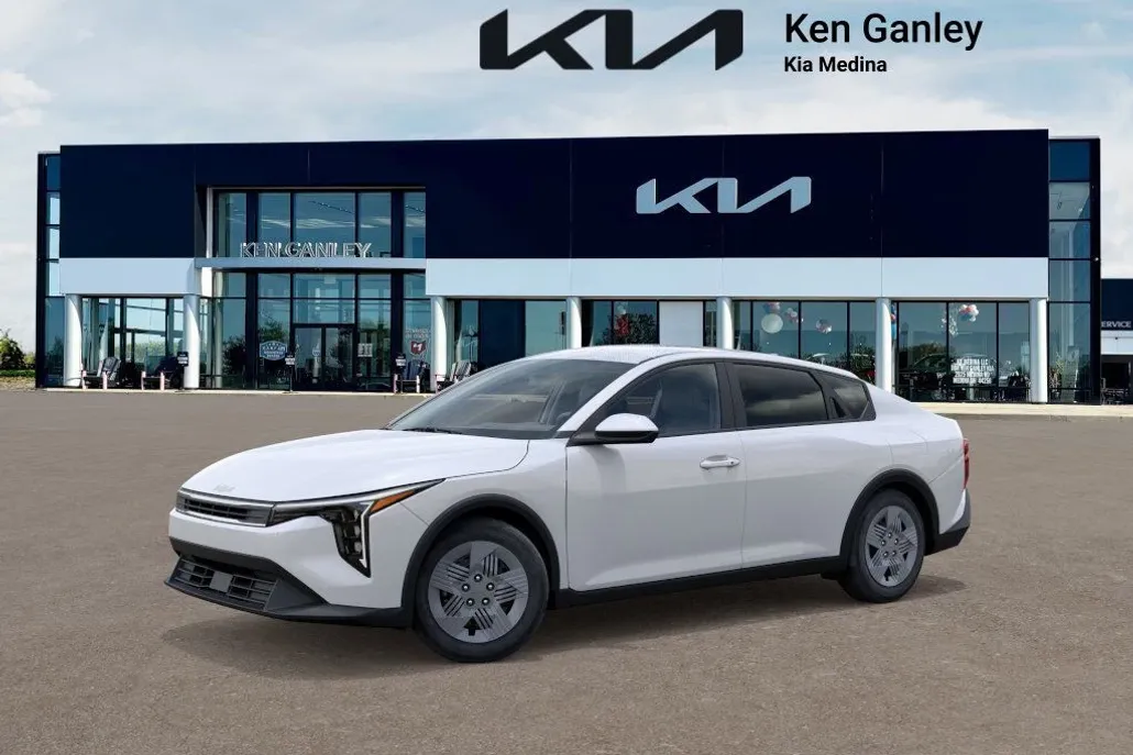 2025 Kia K4 LX photo 1