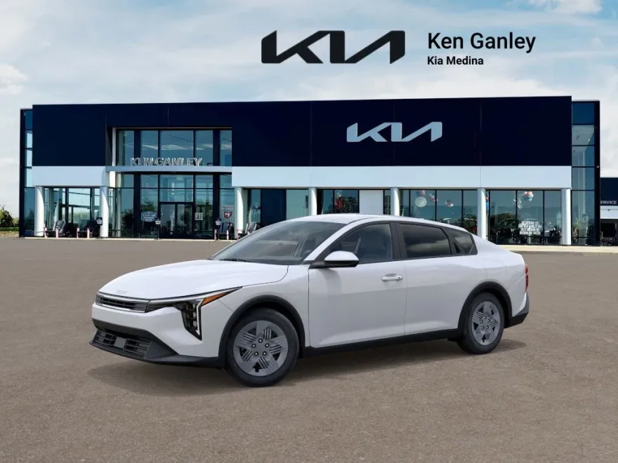 2025 Kia K4 LX photo 1