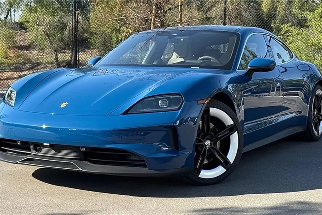 2025 Porsche Taycan 4S photo 1