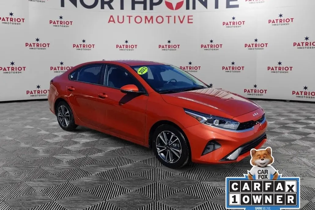 2023 Kia Forte LXS photo 1
