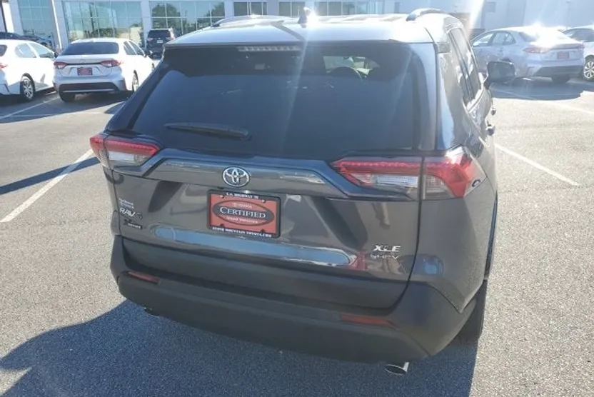 2025 Toyota RAV4 Hybrid XLE photo 1