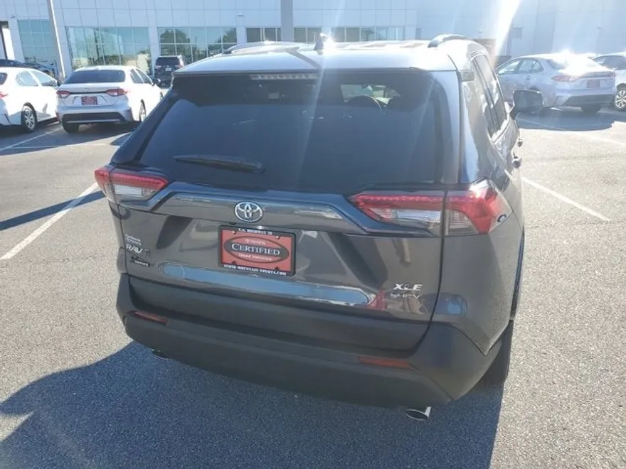 2025 Toyota RAV4 Hybrid XLE photo 1