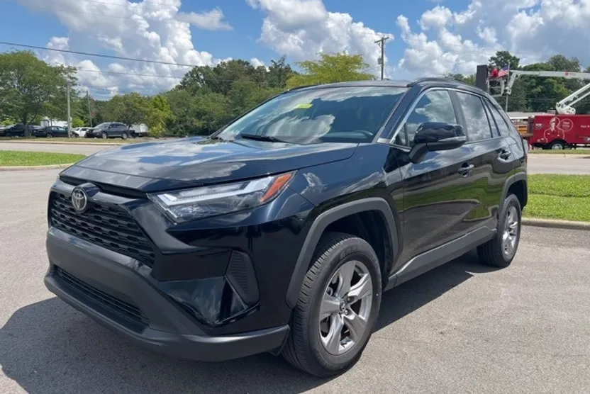 2024 Toyota RAV4 XLE photo 1
