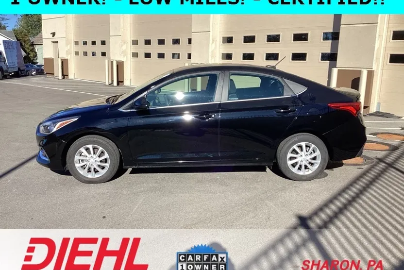 2022 Hyundai Accent SEL photo 1