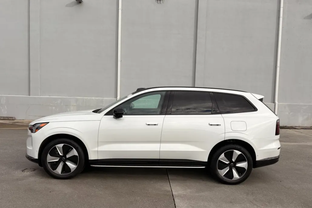2025 Volvo EX90 Twin Motor Plus photo 1