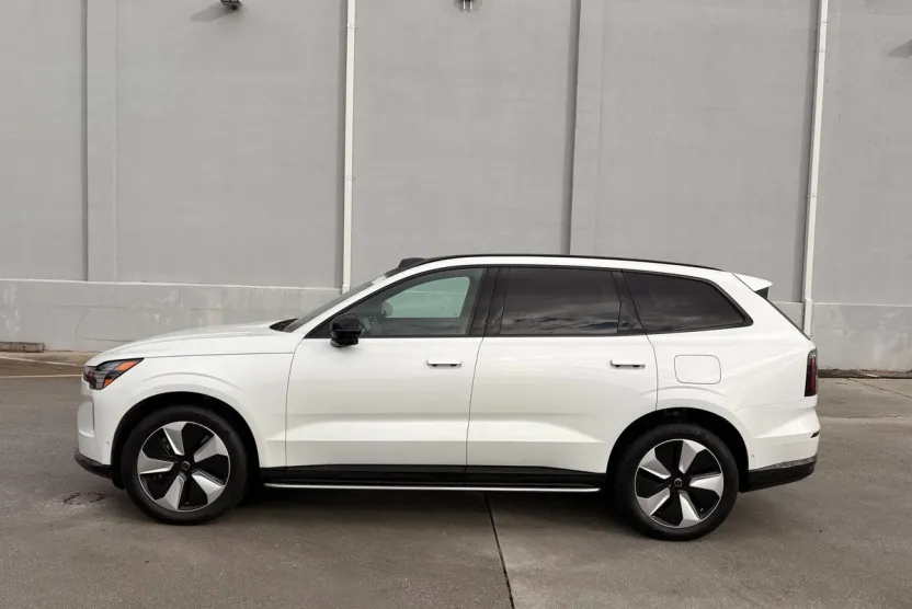 2025 Volvo EX90 Twin Motor Plus photo 1