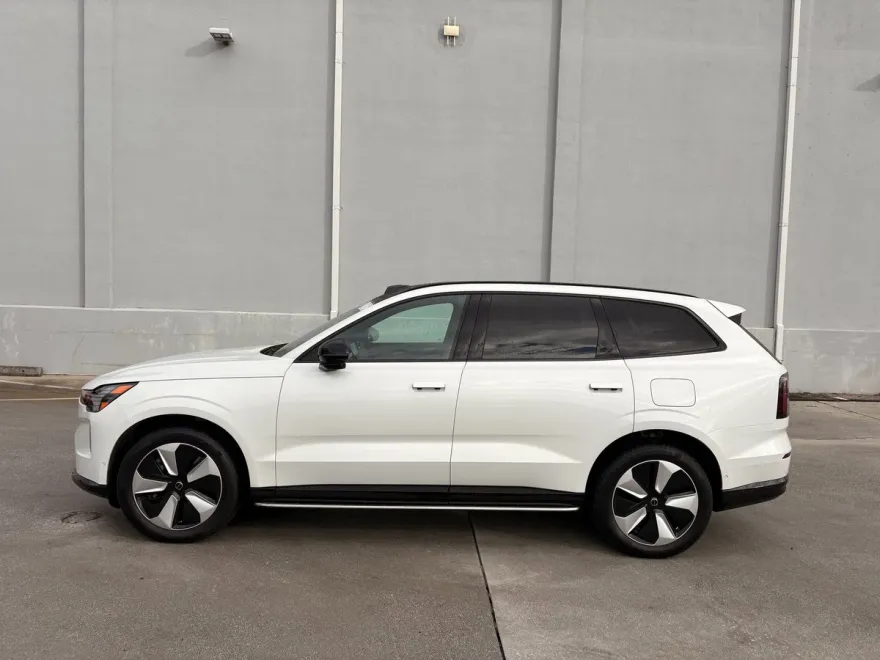 2025 Volvo EX90 Twin Motor Plus photo 1