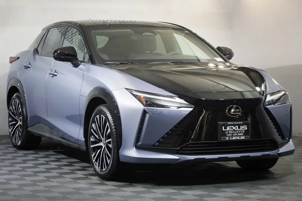 2023 Lexus RZ 450e Luxury photo 1
