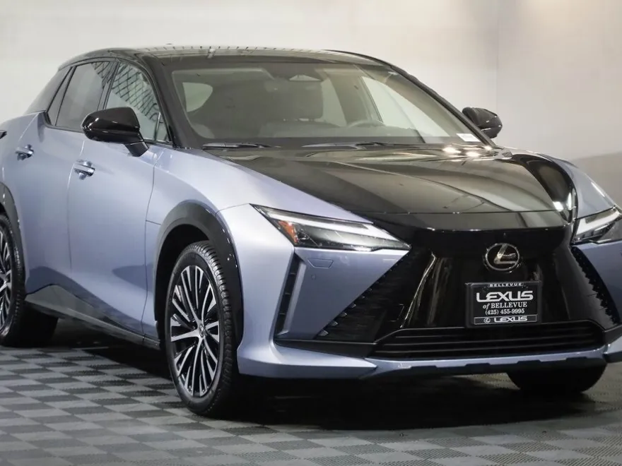 2023 Lexus RZ 450e Luxury photo 1