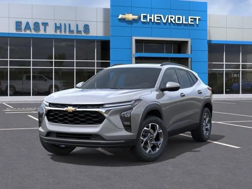2025 Chevrolet Trax LT photo 1