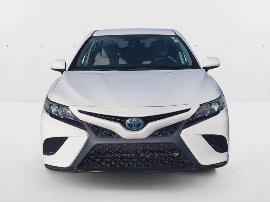 2020 Toyota Camry Hybrid SE photo 1