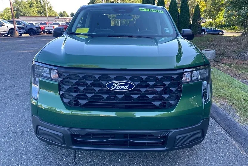 2025 Ford Maverick XL photo 1