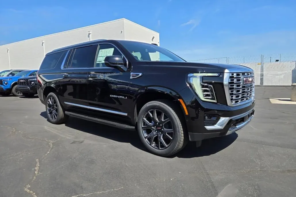 2025 Gmc Yukon XL Denali photo 1
