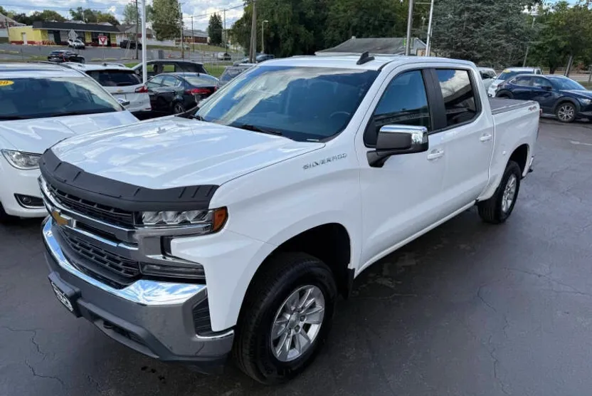 2020 Chevrolet Silverado LT photo 1